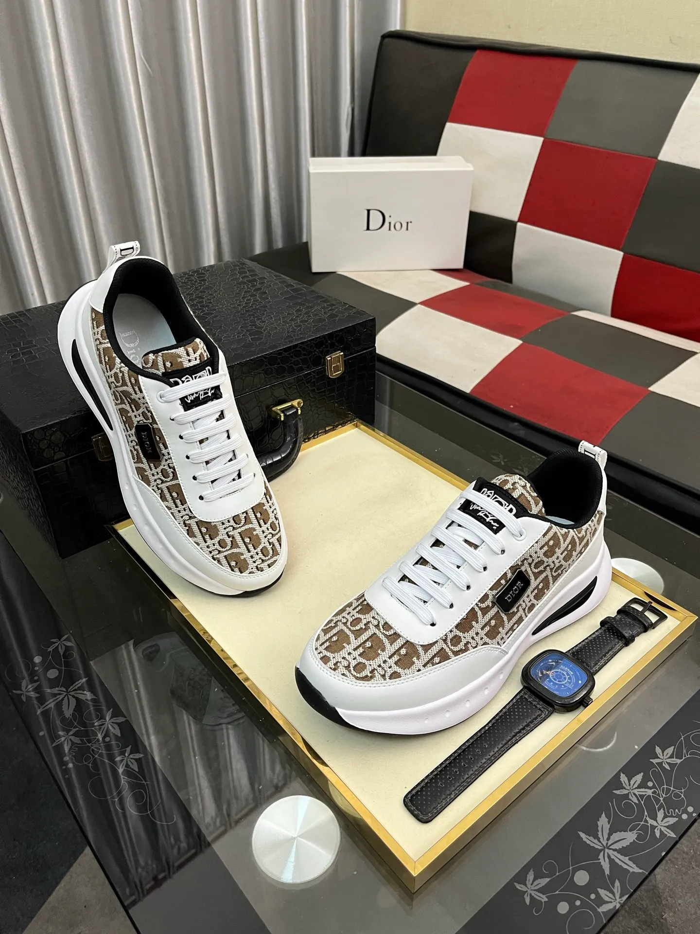Men's men's shoes💰440⌚️⌚️Dior original quality.~ Unique modern style sneakers. 🏃A must-have casual shoe for trendy men😍😍 Original brand imported from Italy, imported original leather, sheep lining (refuses to discolor and grind feet) Sole: Original sole provided by the original factory, French lazy style design ⚠️Fit to the feet, original quality, super comfortable original sole. Just like shooting the real thing 🎬The real thing is better, code number: 38-443️⃣colors available
